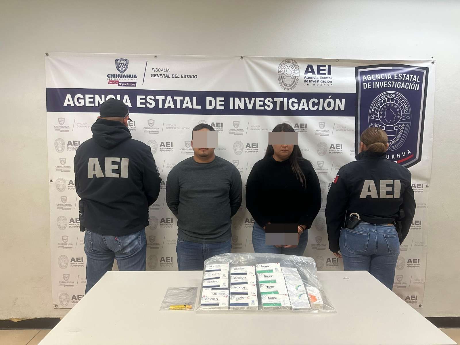 Arrestan a pareja en posesión de medicamento controlado