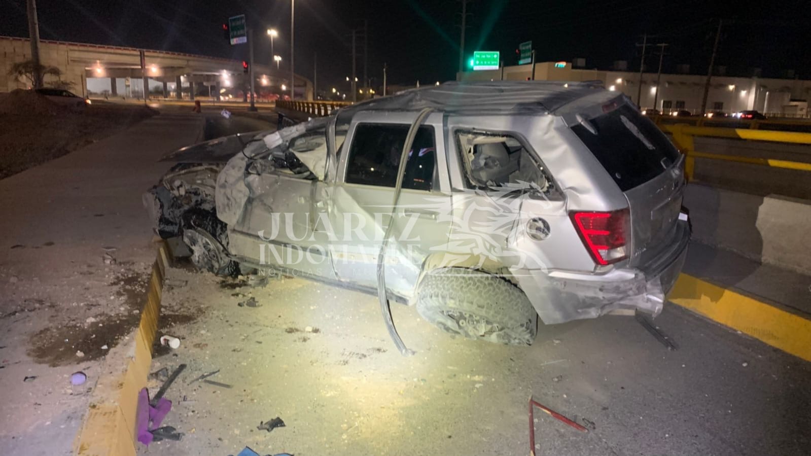 Volcadura y huida inauguran el año en distribuidor vial